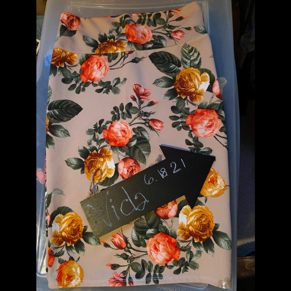 LulaRoe-Cassie size Small (no stretch)